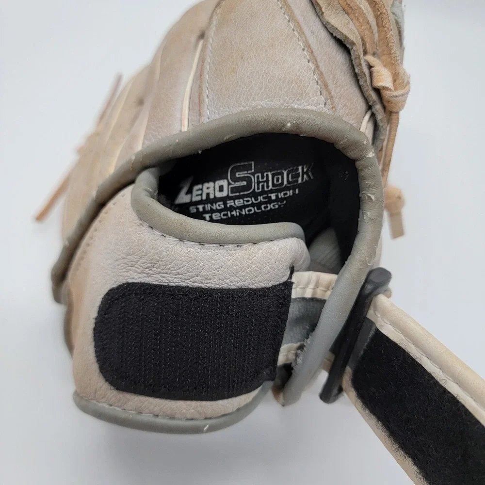 Rawlings Sure Catch Fastpitch Softball Glove Right hand Gray 11 1/2